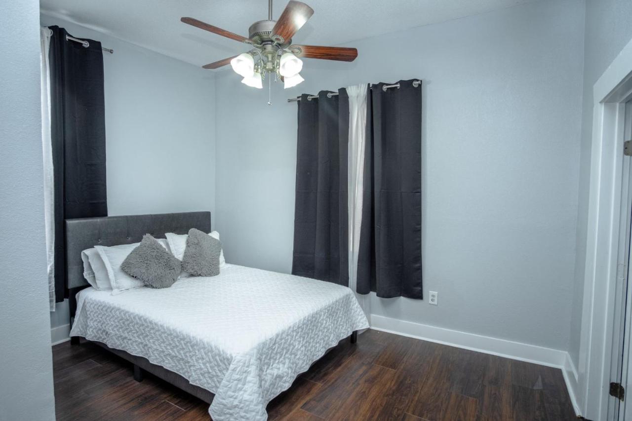Remodeled Historic 2Br 1Ba House Near Downtown Apartment San Antonio Bagian luar foto